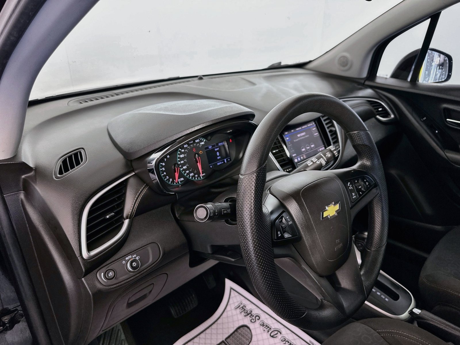 Used 2020 Chevrolet Trax LS w/ Tint and Cruise Package FWD image 9