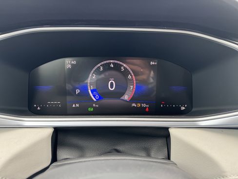 New 2025 Volkswagen Taos SEL image 38