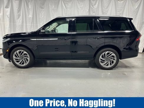 Used 2025 Lincoln Navigator Reserve AWD/4WD image 4