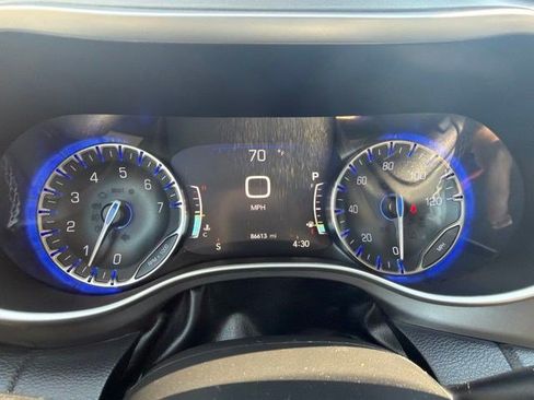 Used 2022 Chrysler Pacifica Touring-L FWD image 24