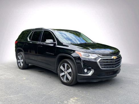 Used 2020 Chevrolet Traverse LT w/ LT Premium Package FWD image 2