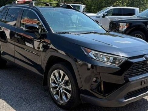 Used 2021 Toyota RAV4 XLE Premium AWD/4WD image 3
