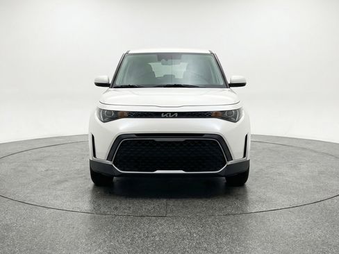 Used 2025 Kia Soul LX w/ LX Technology Package image 2