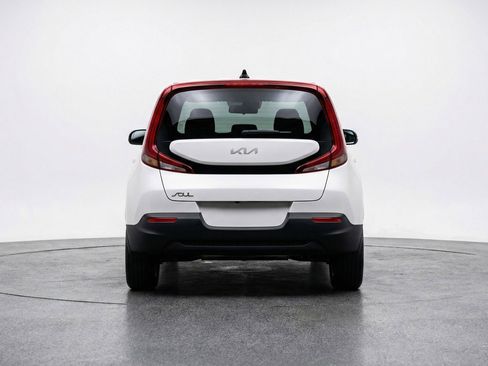 Used 2025 Kia Soul LX w/ LX Technology Package FWD image 7