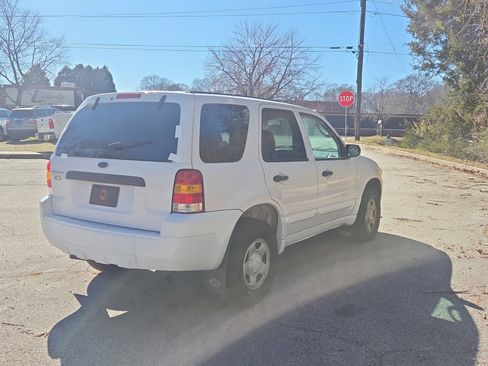 Used 2005 Ford Escape XLS image 5