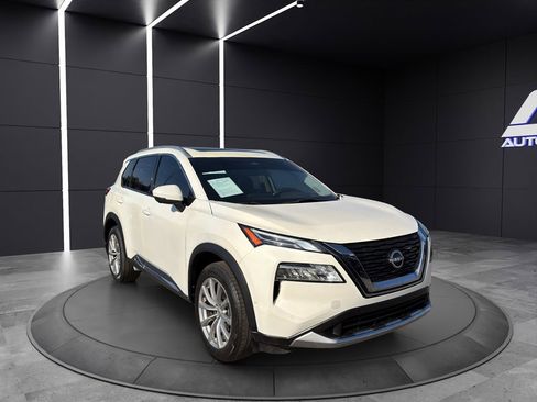 Used 2023 Nissan Rogue Platinum w/ Platinum Premium Package FWD image 3
