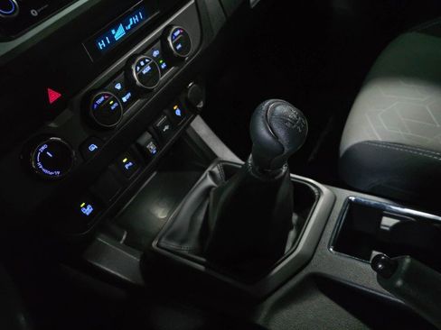 Used 2022 Toyota Tacoma TRD Sport w/ Technology Package image 26