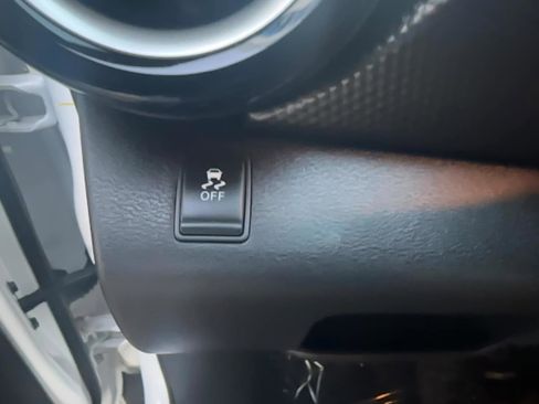 Used 2018 Nissan Kicks SV image 12