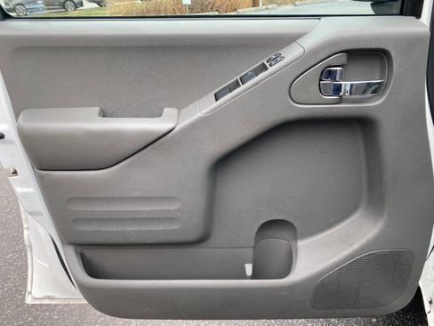 Used 2016 Nissan Frontier SV w/ SV Value Truck Package image 11