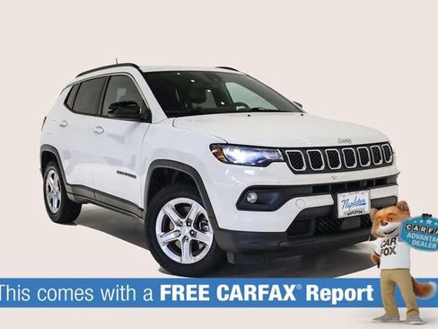 Used 2023 Jeep Compass Latitude image 2