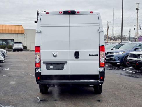 Used 2025 RAM ProMaster 2500 w/ Convenience Group image 17