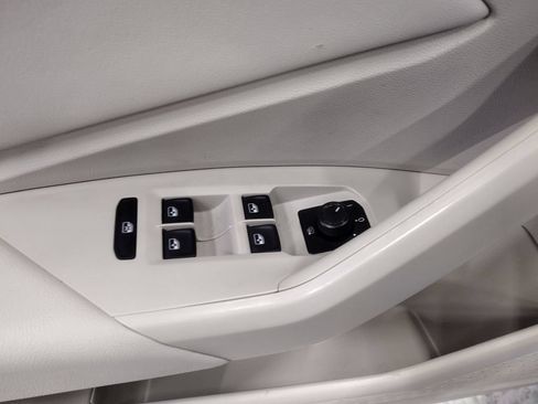 Used 2019 Volkswagen Jetta SE FWD image 18