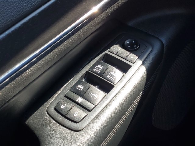 Used 2018 Jeep Grand Cherokee Limited AWD/4WD image 18