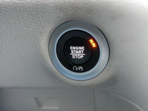 Used 2023 Chrysler Pacifica Limited image 31