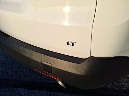 Used 2023 Chevrolet Traverse LT image 8