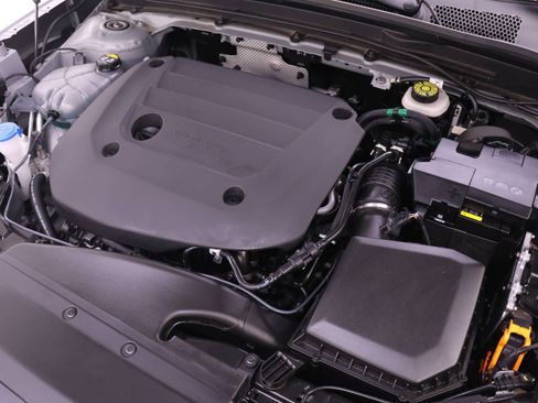 Used 2025 Volvo XC40 B5 Core image 25