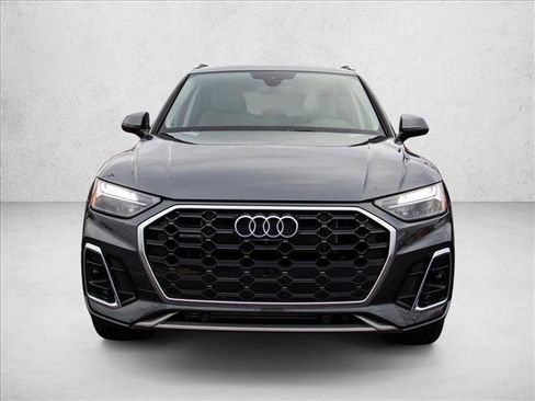 Used 2025 Audi Q5 e Premium Plus w/ Premium Plus Package image 2