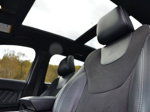 Used 2022 Ford Edge ST w/ Equipment Group 401A image 17