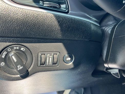 Used 2021 Dodge Challenger SXT w/ Driver Convenience Group RWD image 13
