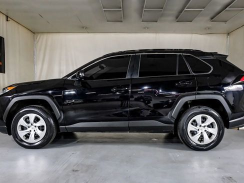 Used 2021 Toyota RAV4 LE FWD image 11