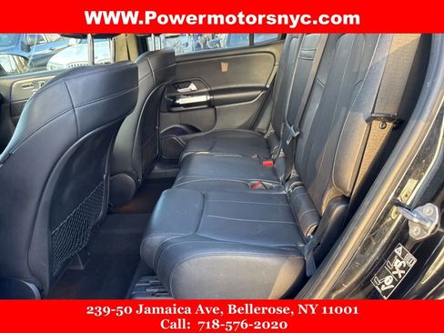 Used 2021 Mercedes-Benz GLB 250 4MATIC w/ Premium Package image 24