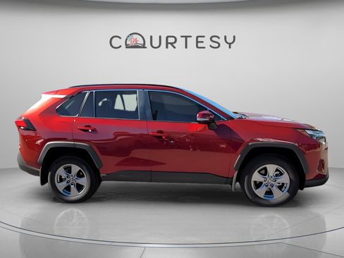 Used 2025 Toyota RAV4 XLE image 6