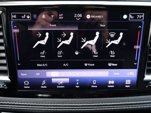 Used 2025 Chrysler Pacifica Limited FWD image 8