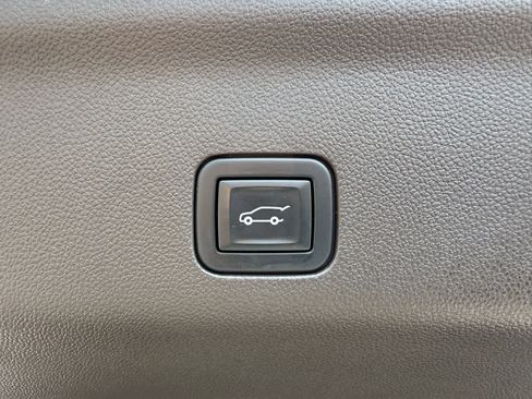 Used 2021 Chevrolet Tahoe Z71 w/ Z71 Signature Package image 35