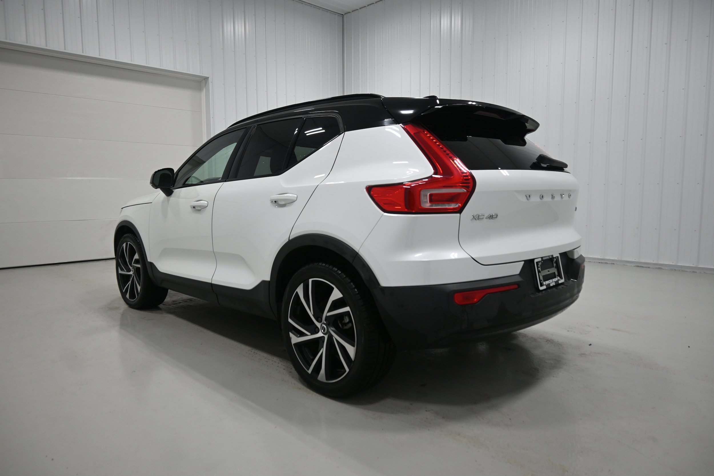 Used 2021 Volvo XC40 T5 R-Design w/ Protection Package Premier AWD/4WD image 32