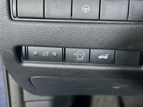 Used 2024 Nissan Rogue SV FWD image 17