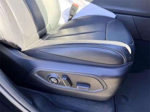 Used 2023 Jeep Grand Cherokee Overland image 9