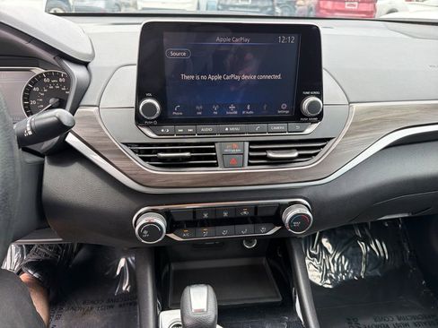 Used 2024 Nissan Altima 2.5 SV FWD image 24