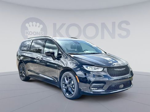 New 2026 Chrysler Pacifica Limited w/ S Appearance Package image 10
