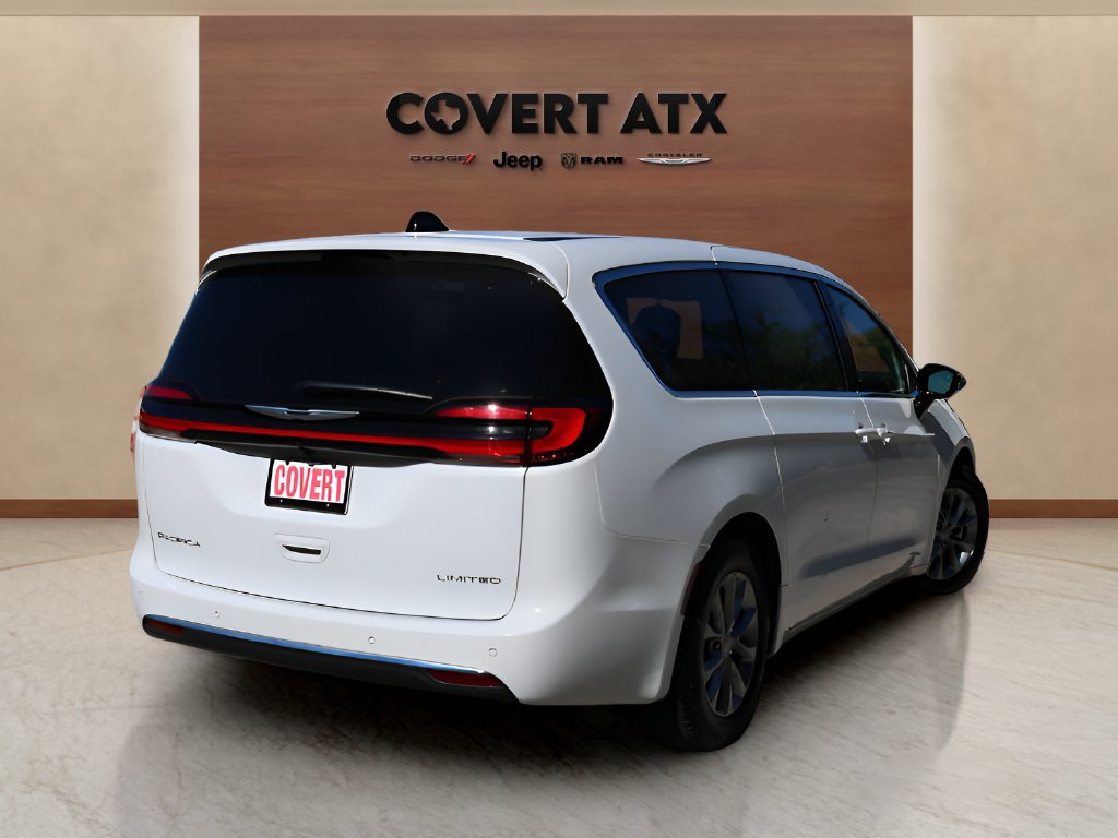 Used 2026 Chrysler Pacifica Limited FWD image 5