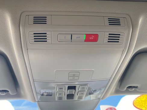 Used 2024 Volkswagen Taos SEL image 23