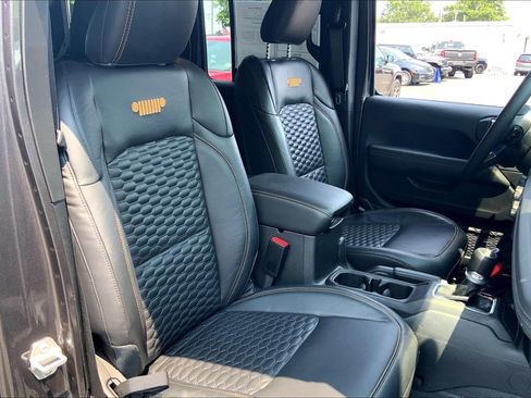 Certified 2025 Jeep Wrangler Unlimited Sahara w/ Safety Group AWD/4WD image 7
