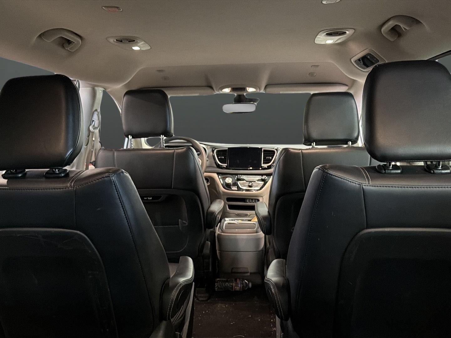 Used 2024 Chrysler Pacifica Limited FWD image 28