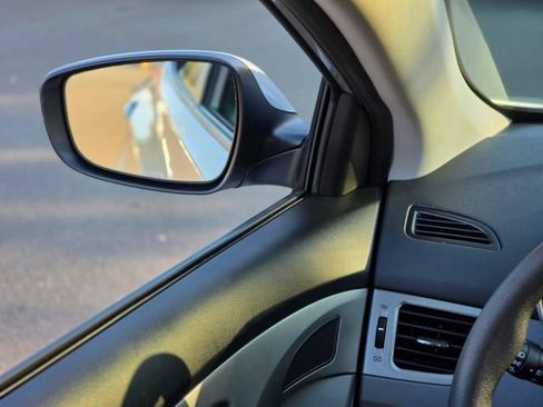 Used 2013 Hyundai Elantra GLS w/ Preferred Pkg image 15