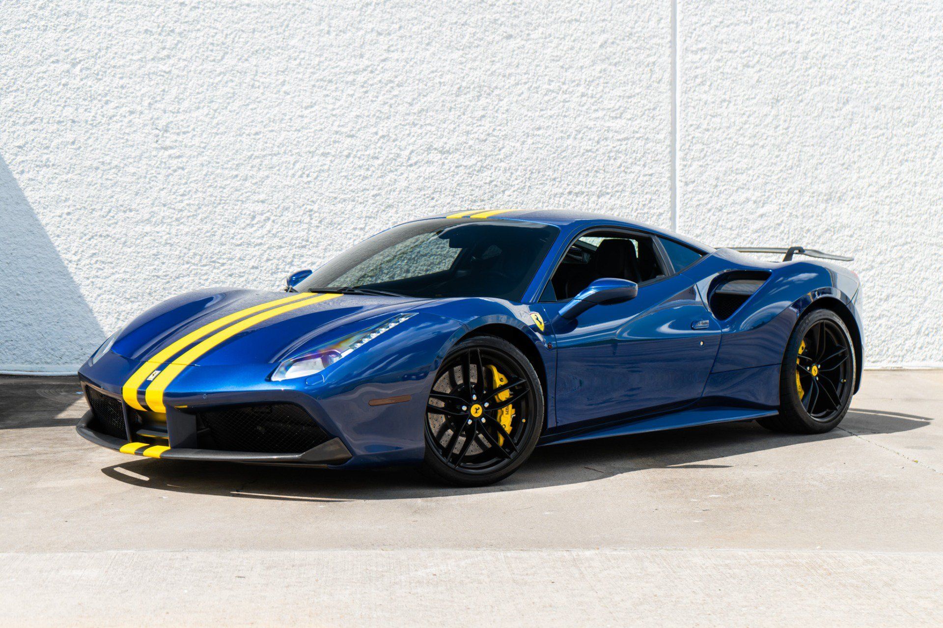 Used 2018 Ferrari 488 GTB RWD image 1