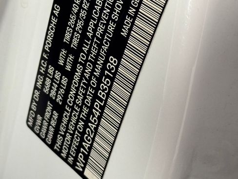 Certified 2023 Porsche Macan S image 31