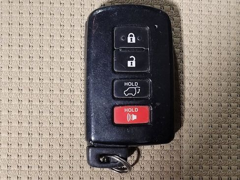 Used 2018 Toyota RAV4 XLE FWD image 32