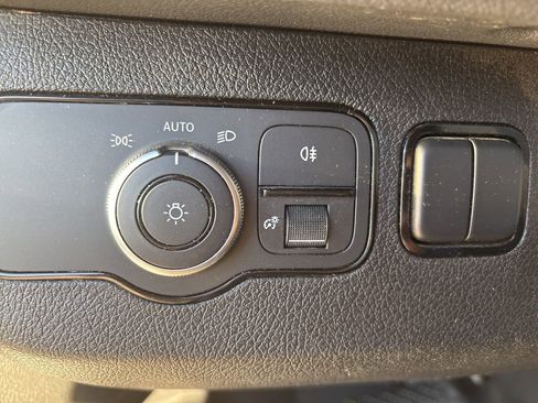 Used 2025 Mercedes-Benz Sprinter 2500 image 38