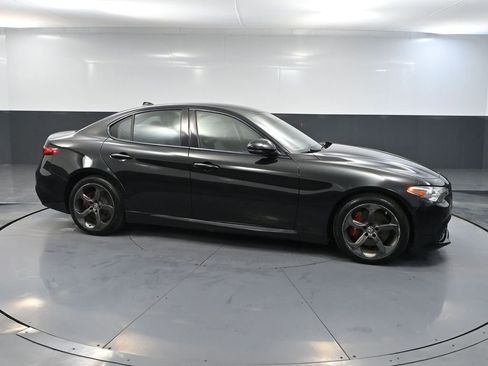 Used 2018 Alfa Romeo Giulia AWD image 4