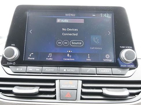 Used 2025 Nissan Altima 2.5 SV FWD image 18