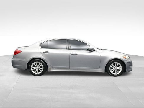 Used 2013 Hyundai Genesis 3.8 RWD image 6