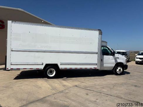 Used 2018 Ford E-350 and Econoline 350 Super Duty image 7