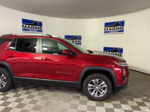 Used 2025 Chevrolet Equinox LT w/ Convenience Package II FWD image 3