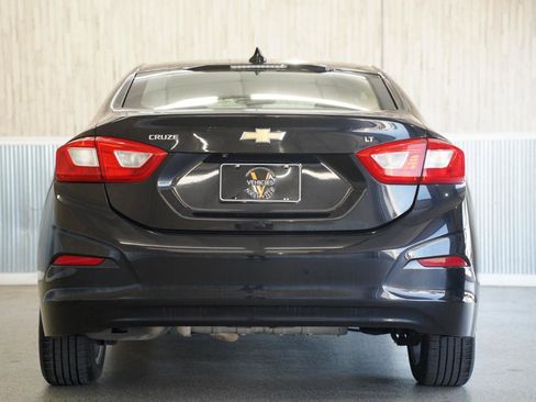 Used 2017 Chevrolet Cruze LT image 9