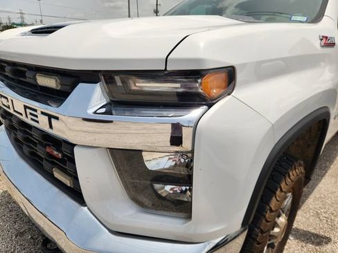 Used 2022 Chevrolet Silverado 2500 LT w/ Z71 Off-Road Package AWD/4WD image 5