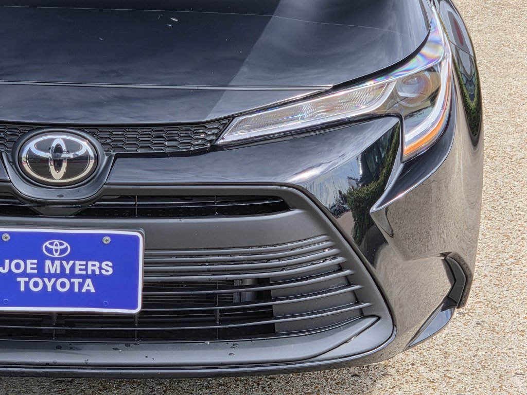 Used 2024 Toyota Corolla LE FWD image 4